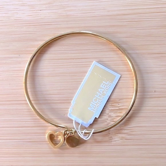 Brand New Michael Kors Gold Tone Heart Hook & Eye Clasp Bangle Charm Bracelet - Picture 8 of 10